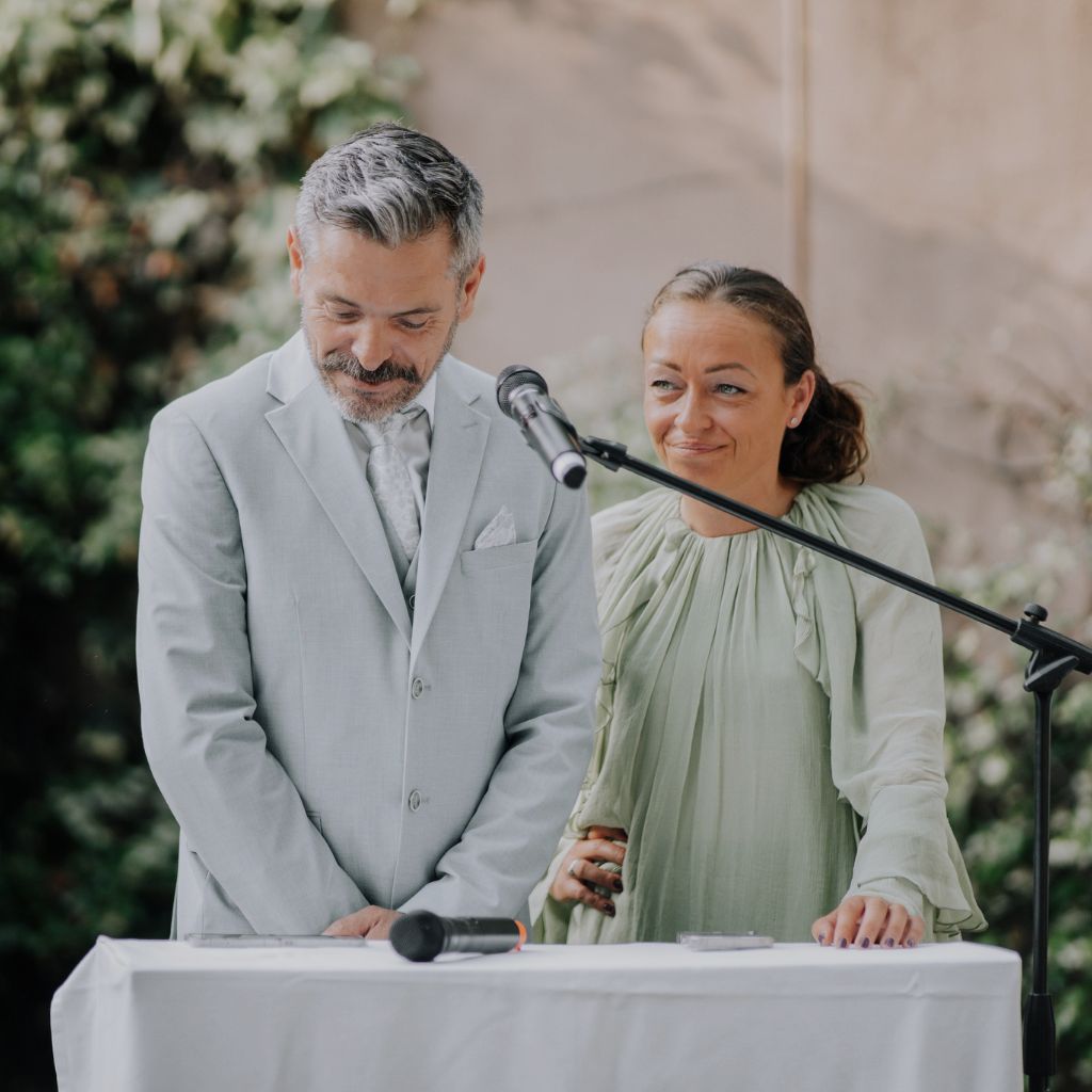 Jenn, officiante de cérémonie