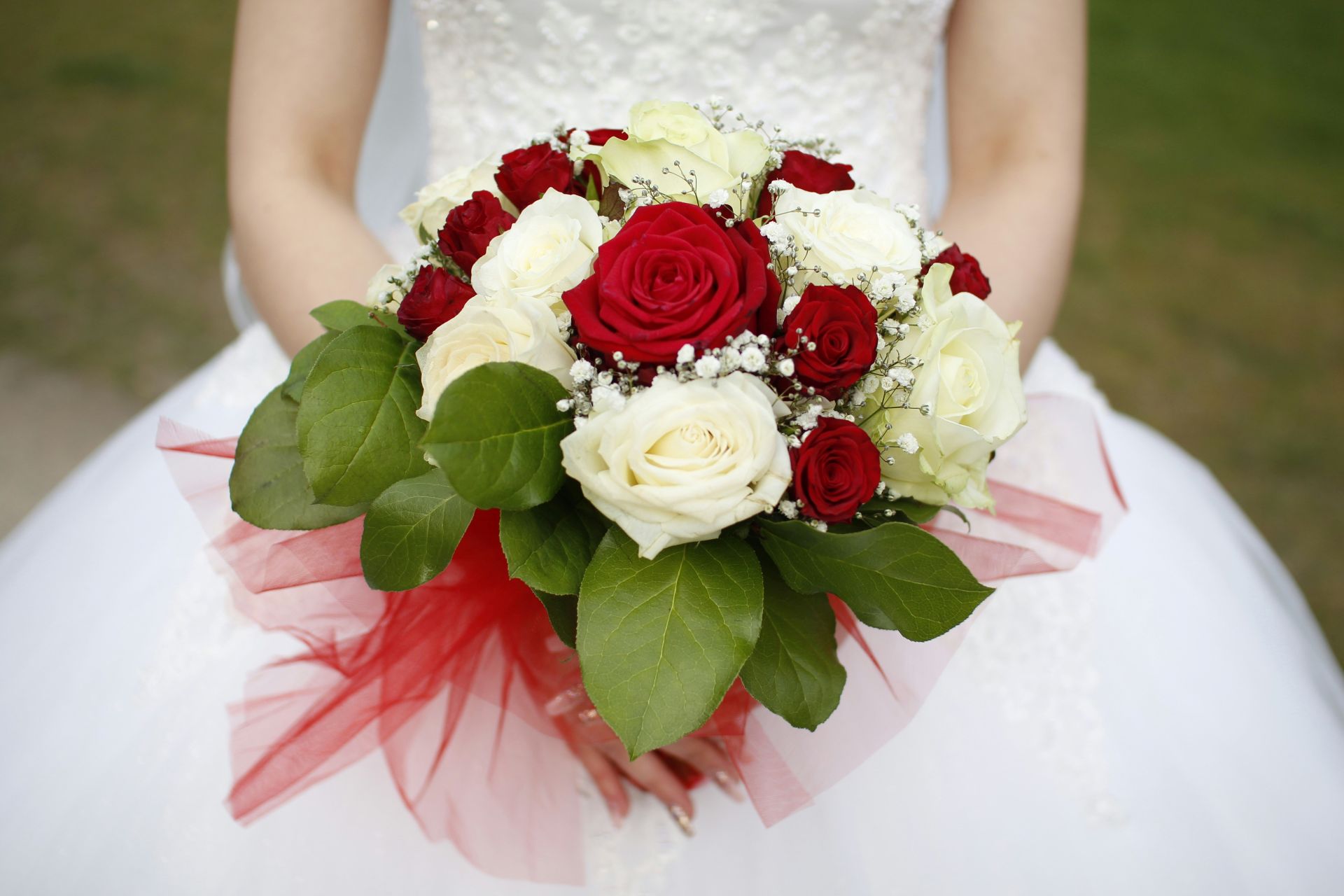 Mariée et fleurs - Jenn's Agency